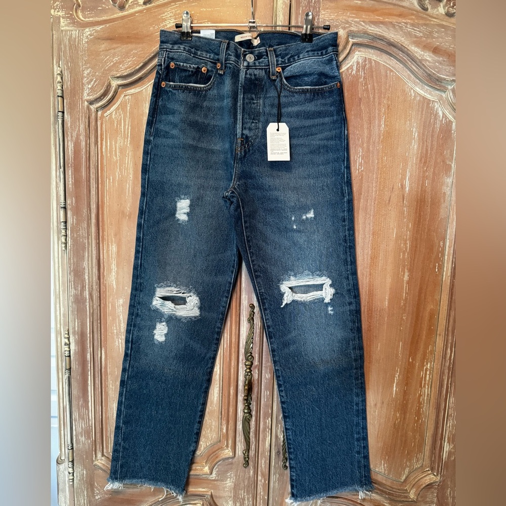 ‼️New Levi’s Distressed Wedgie Straight Jeans